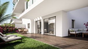 Terraza en planta baja de una vivienda de obra nueva ubicada en San Juan de Alicante